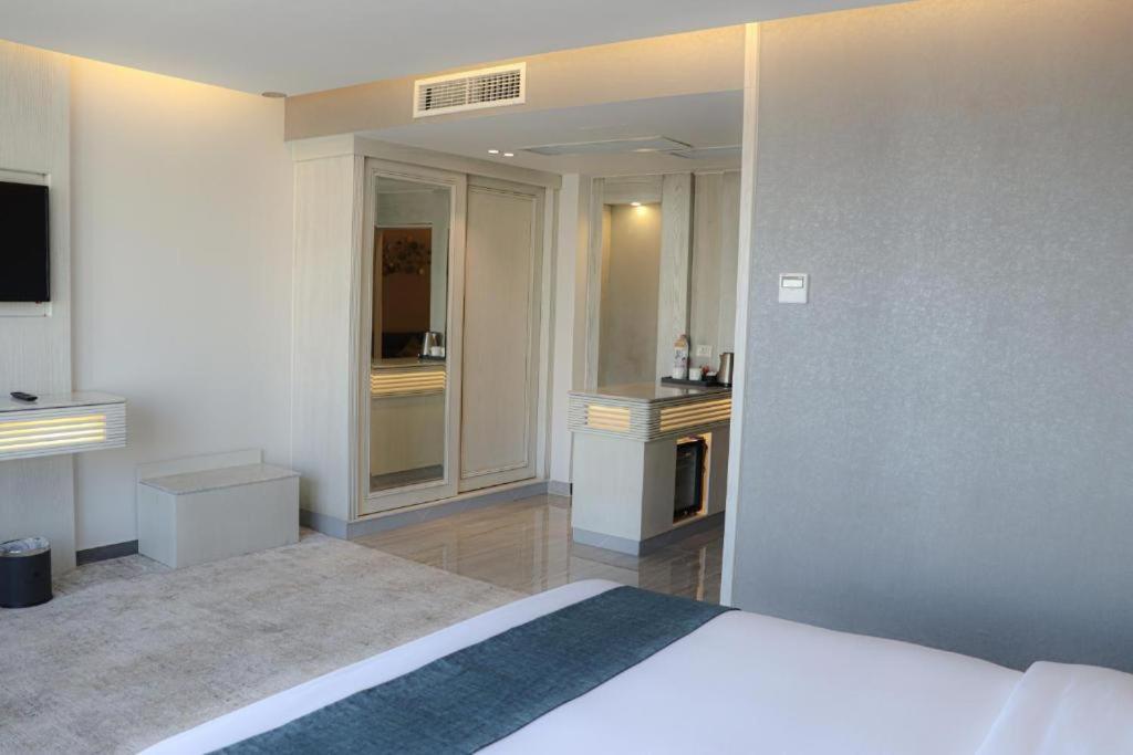 Rival Hotel Amman Esterno foto